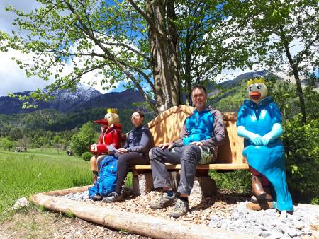 Jera Gregorc in Matej Pagon na cilju Skrivnosti preddvorskih štorkelj 