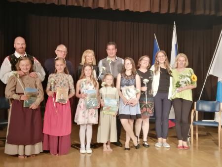 Glasbeni del nastopajočih z ustvarjalcema in soustvarjalci Zbornika ter županom