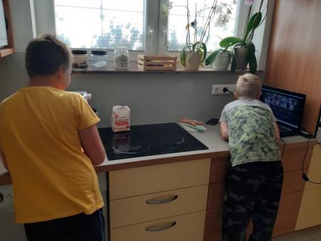 214532310_555495999162761_965875803681816686_n