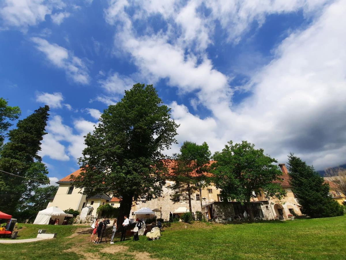 Prvi utrinki z otvoritve gradu Dvor - preddvor.si