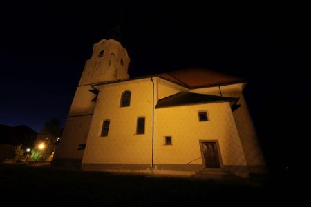 Nova osvetlitev preddvorske cerkve