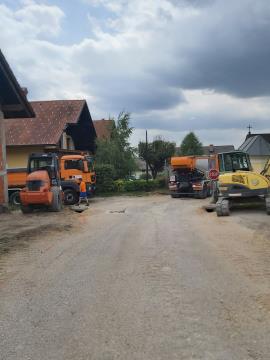 Asfaltiranje na Celarci v Bašlju