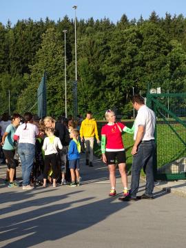 Štart Špelinega dobrodelnega teka okoli Slovenije pred OŠ M. Valjavca Preddvor Foto S.P.
