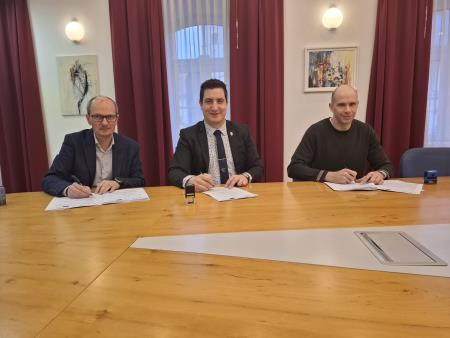 IMG-bad5e5c07eb355563eef0c5add005834-V