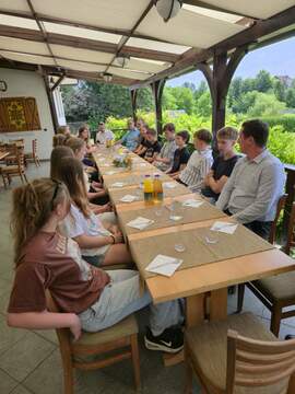 IMG-6ec34994640a37d570627beaba83b9c0-V