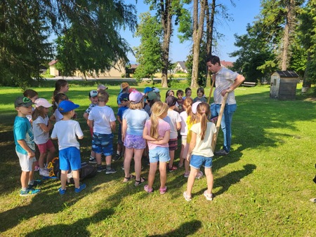 aa07eced-ee00-4f4b-825a-93f42fbfd12a